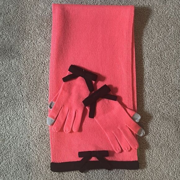 🔥RARE! Kate Spade ♠️ Scarf and Gloves Set! - Picture 11 of 11